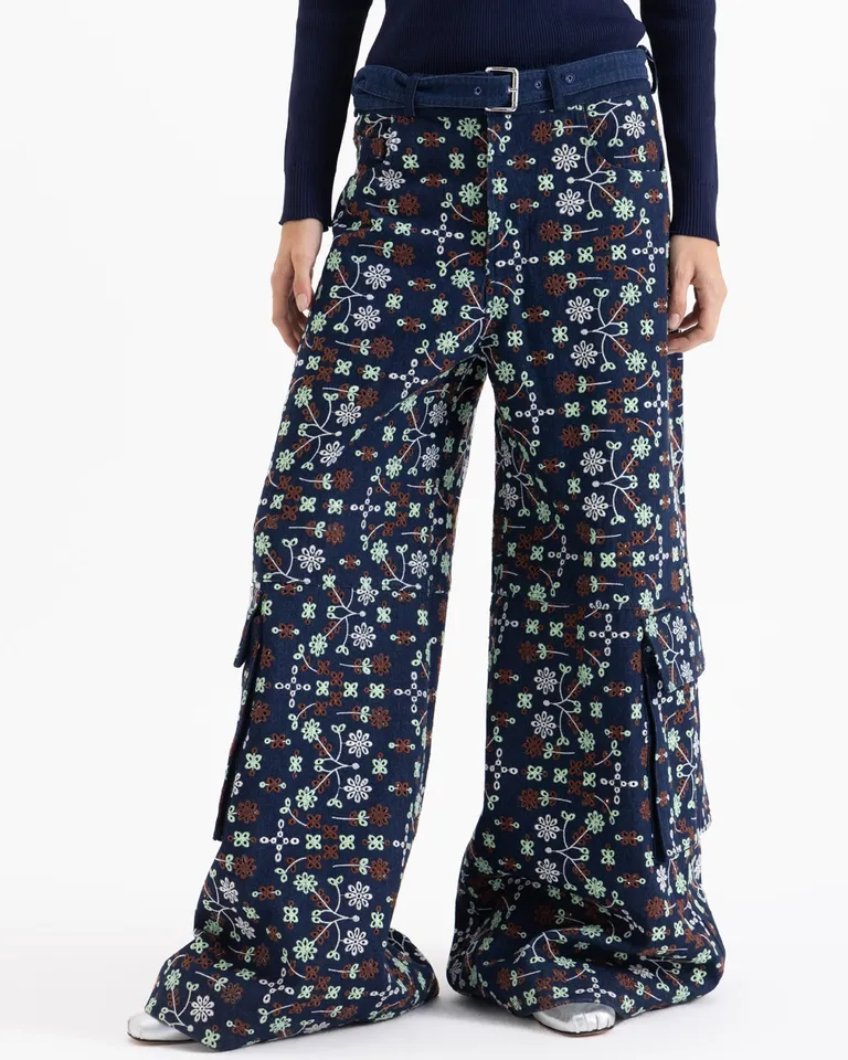 Pantalón wide leg con bolsillos cargo y pretina integrada de corte holgado de Jazmin Chebar en Pantalones para argentina