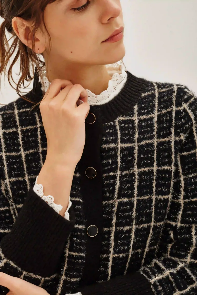 Cardigan tejido con diseño a cuadros y cierre frontal de botones de Rapsodia en Buzos y Sweaters para argentina