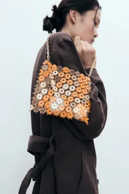 Bolso hombro flores metálicas de Mango en Bolsos y Carteras para argentina