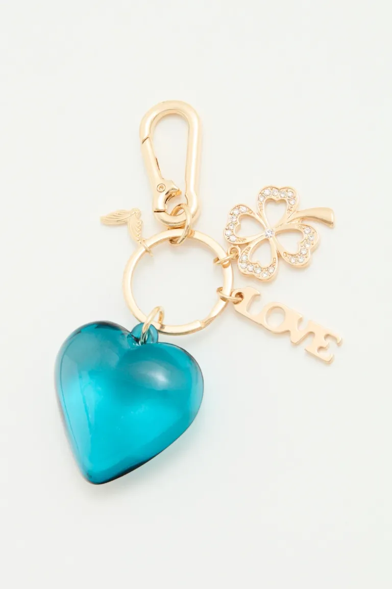 Llavero metálico con corazón y dijes decorativos de trébol y alas de Rapsodia en Llaveros para argentina