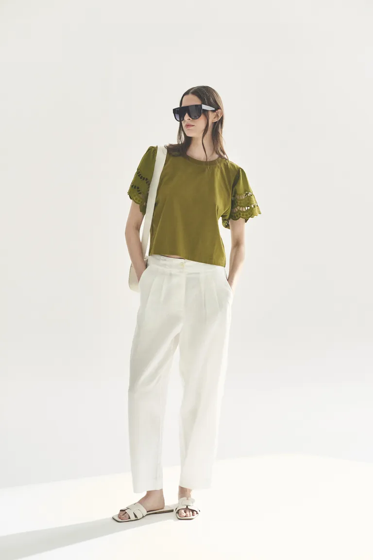 Pantalón blanco de corte recto y tiro alto - Prenda imprescindible para el estilo urbano de Akiabara en Pantalones para argentina