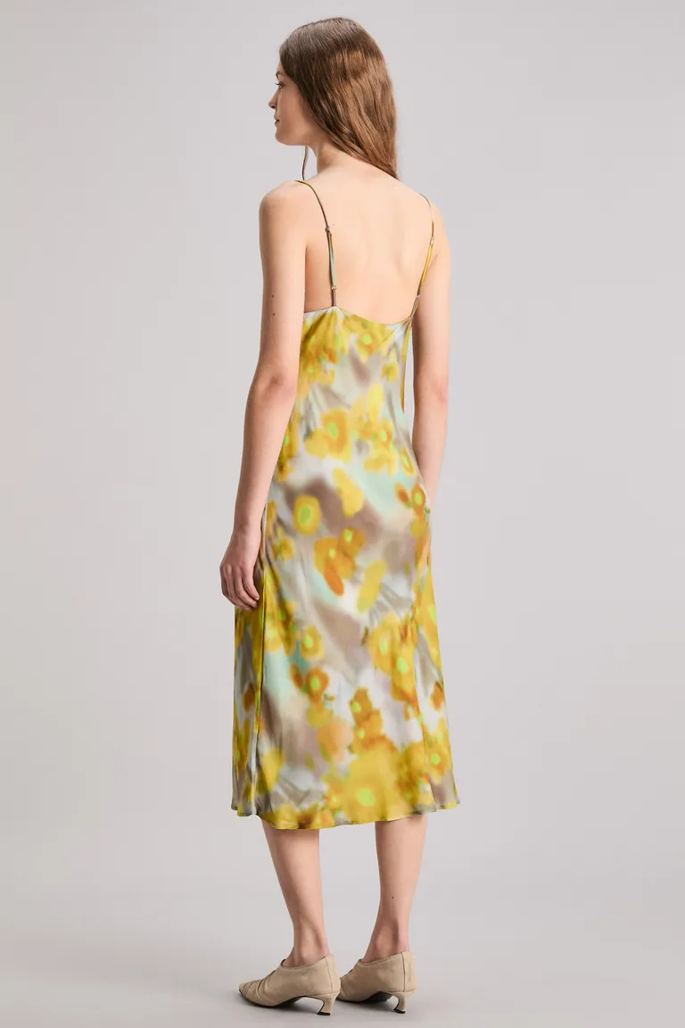 Vestido midi de escote en V con estampado floral en tonos amarillos de Kosiuko en Vestidos para argentina