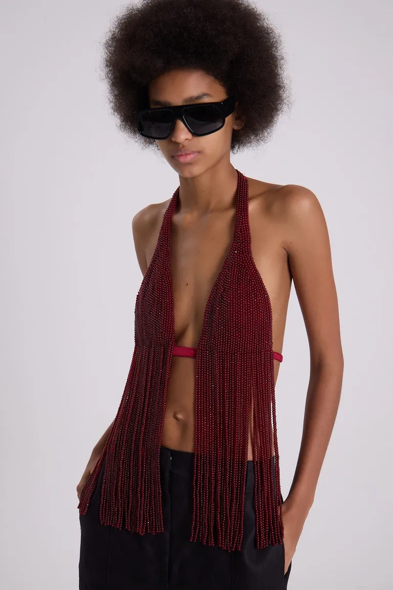 Top de cuentas rojo con flecos en corpiño estilo bohemio de Maria Cher en Tops para argentina