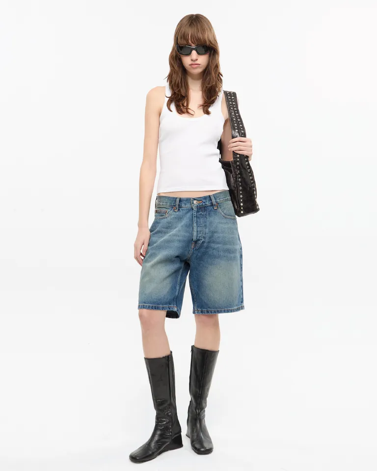 Bermuda de 5 bolsillos en denim azul medio de Ay Not Dead en Shorts para argentina