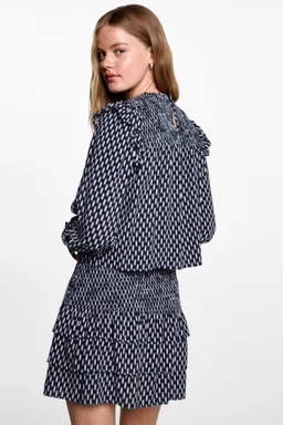 Blusa estampada con volantes de Mango Teen en Blusas para argentina