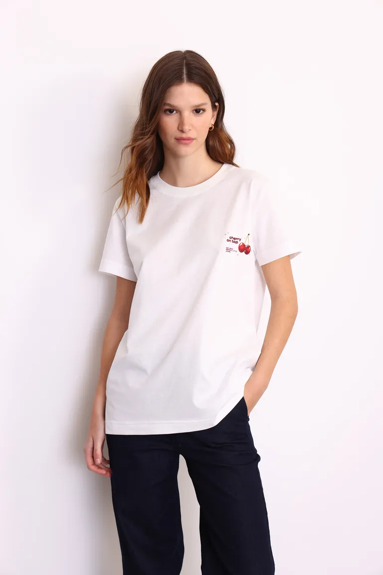 Remera oversize blanca con estampado - Prenda cómoda y casual para mujeres de Yagmour en Remeras para argentina