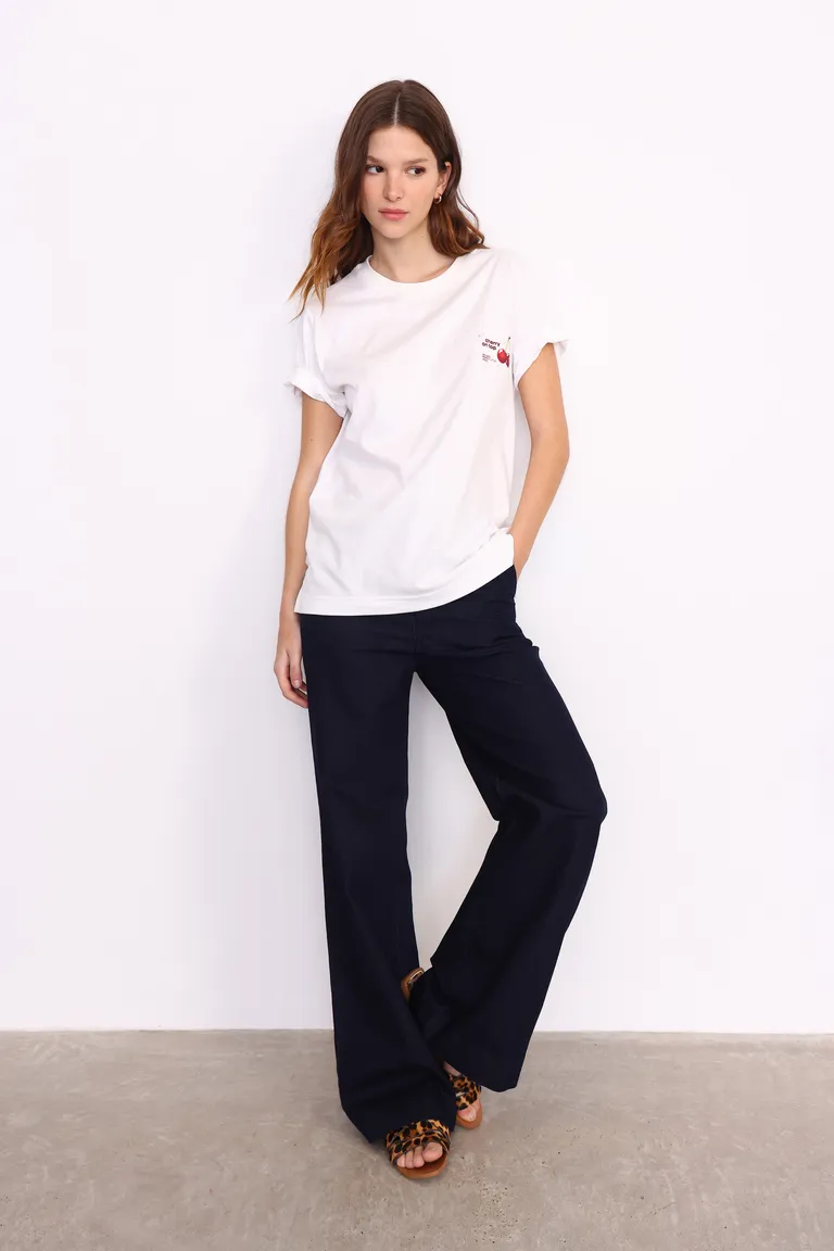 Remera oversize blanca con estampado - Prenda cómoda y casual para mujeres de Yagmour en Remeras para argentina