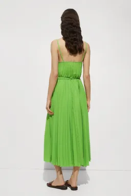 Vestido plisado con lazo de Mango en Vestidos para argentina