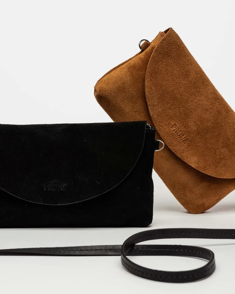 Mini bolso de cuero gamuza con solapa y cierre, ideal para uso diario y ocasional de Prüne en Bolsos y Carteras para argentina