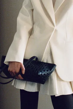 Bolso hombro troquelado de Mango en Bolsos y Carteras para argentina