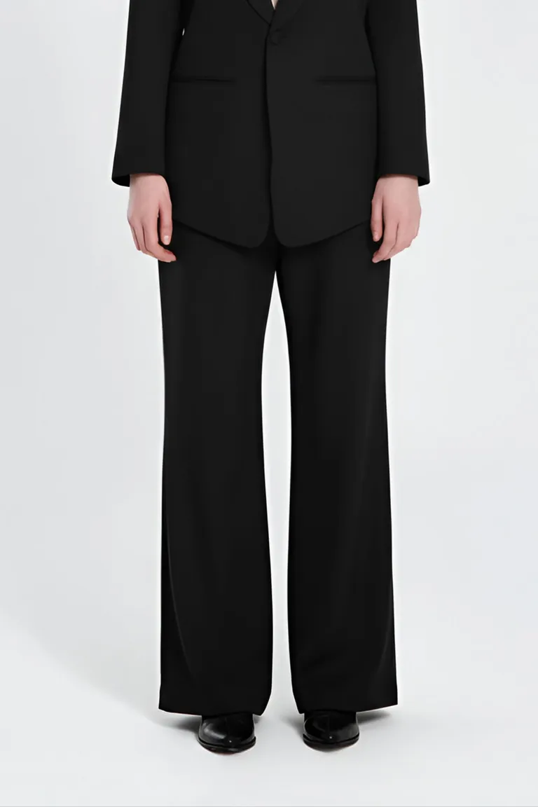 Pantalón negro de crepe con broche y botón, de corte recto y calce regular de Naíma en Pantalones para argentina