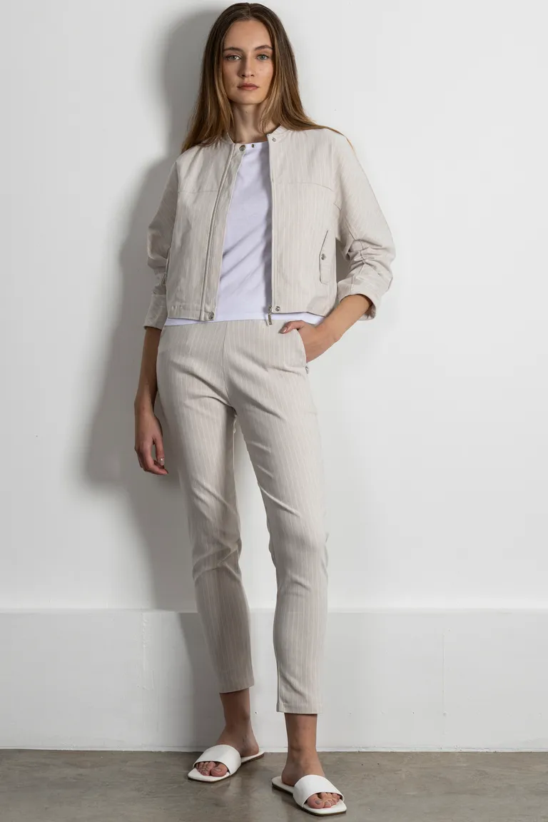 Pantalón rayado de corte recto y silueta ceñida para un estilo elegante y moderno de Kill en Pantalones para argentina
