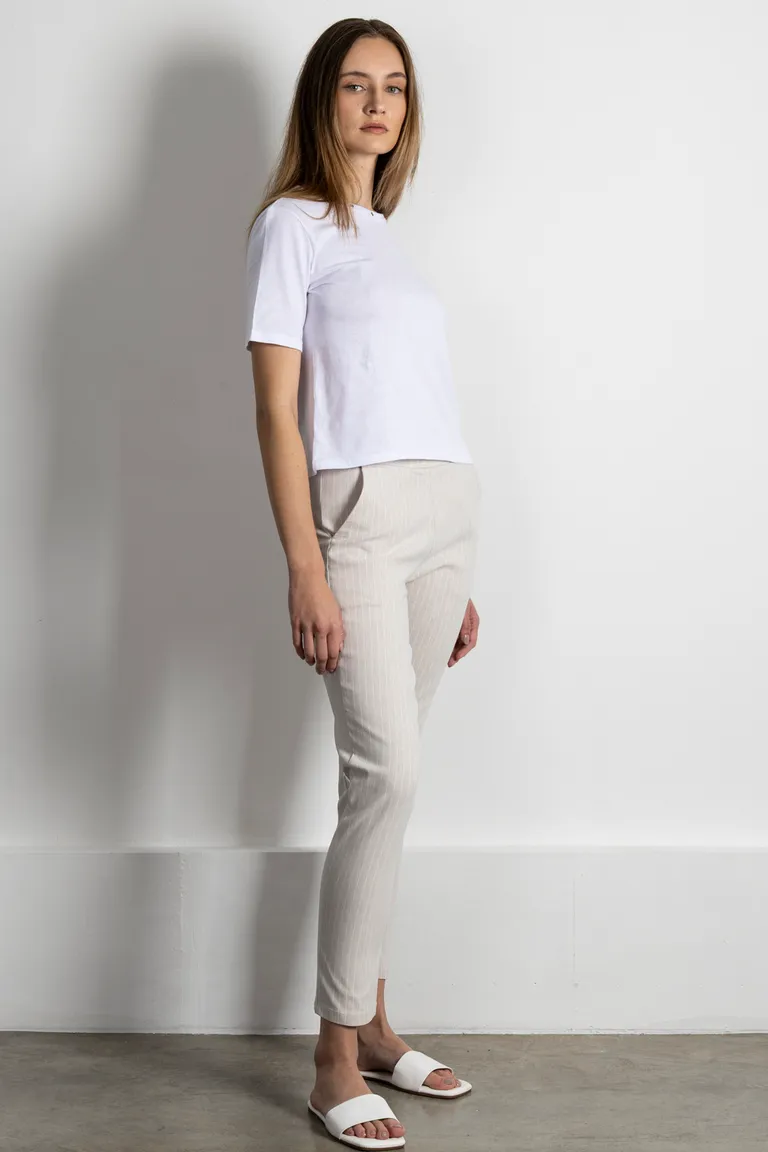 Pantalón rayado de corte recto y silueta ceñida para un estilo elegante y moderno de Kill en Pantalones para argentina