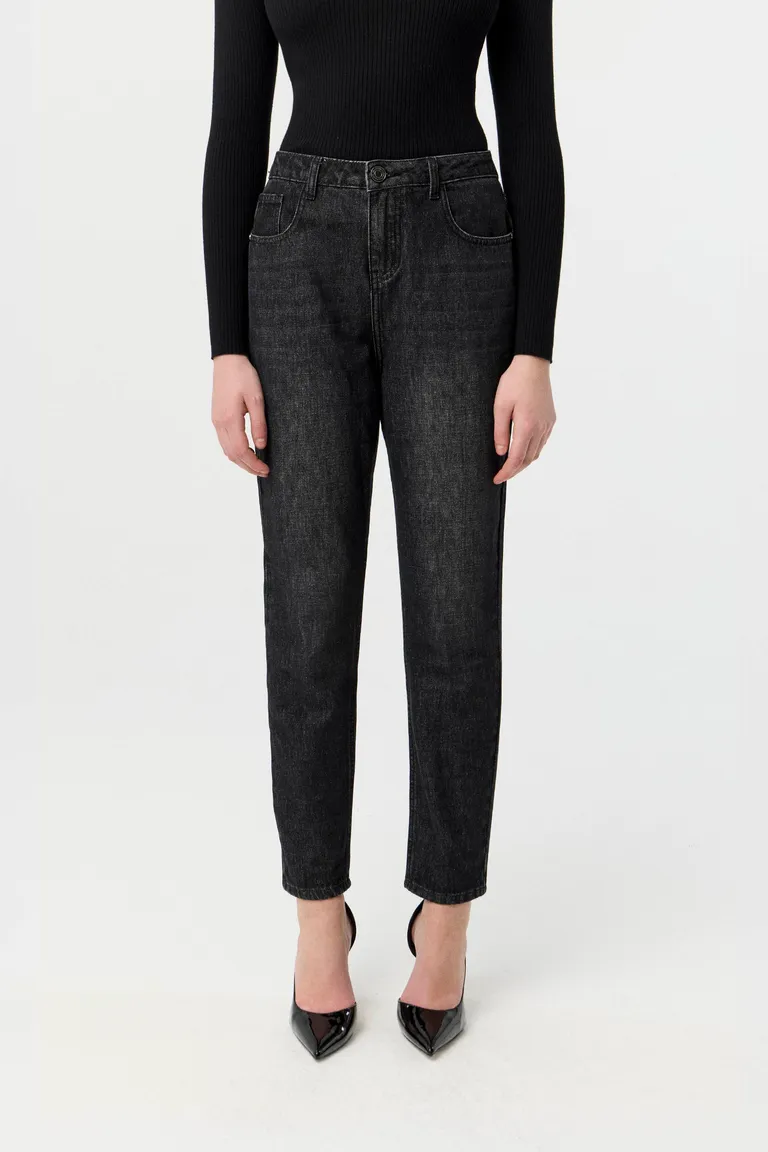 Pantalón de jean tiro alto con diseño de cinco bolsillos y pierna recta slim de Markova en Pantalones para argentina