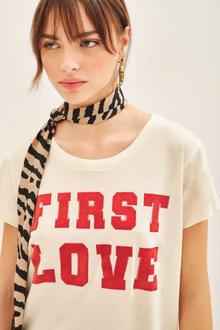 Remera estampada de corte ceñido con detalles de tachas de Rapsodia en Remeras para argentina