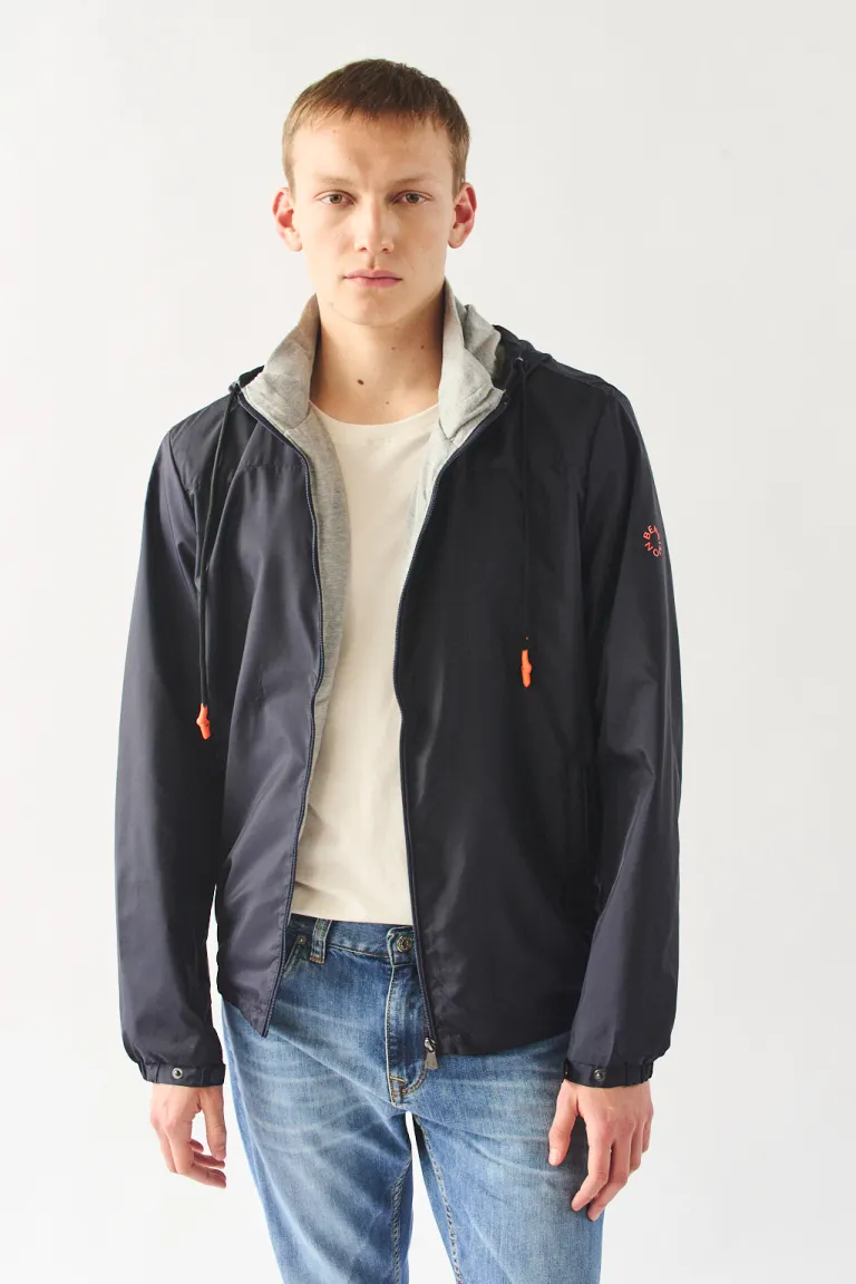 Campera impermeable con capucha y cierre metálico para hombre de Bensimon en Abrigos y Camperas para argentina