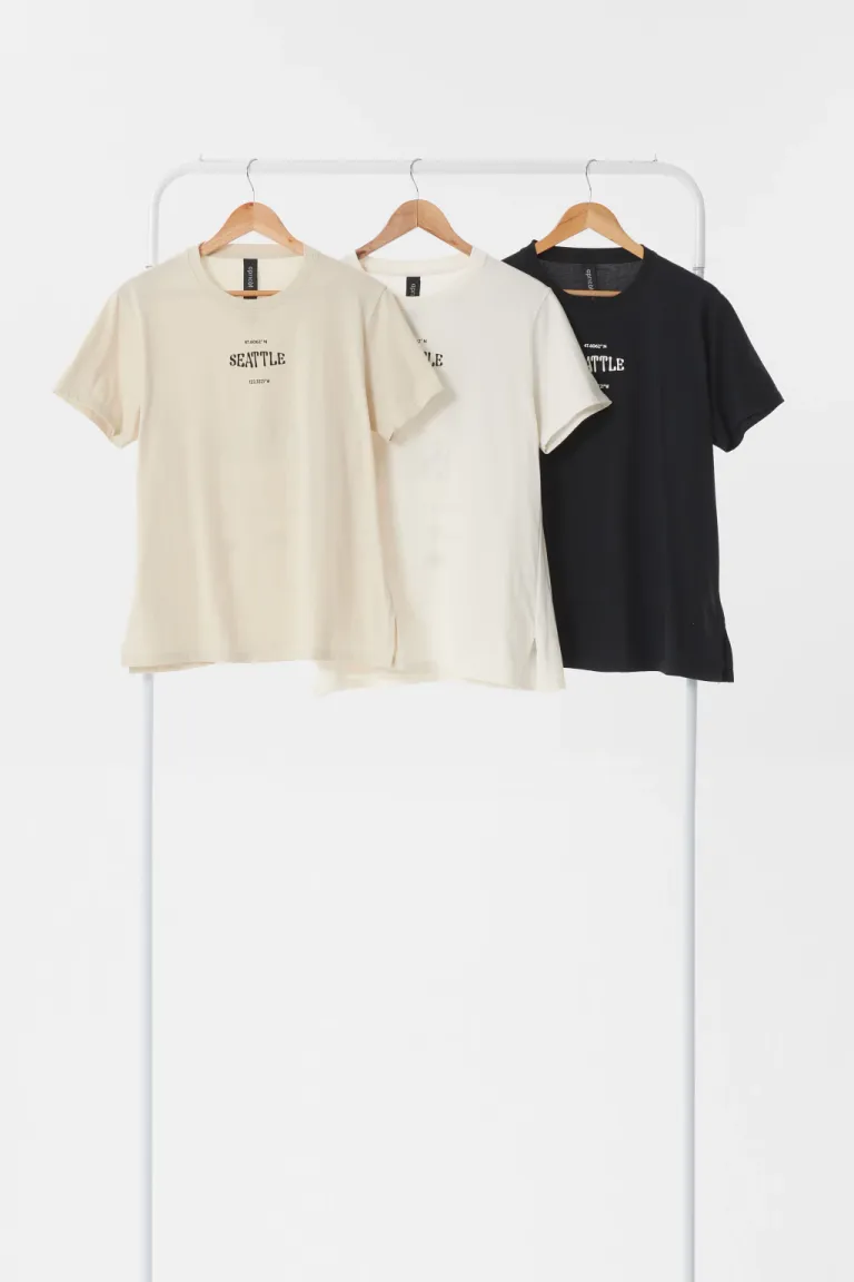 Remera estampada de diseño urbano y gráfico para mujer de Apricot en Remeras para argentina