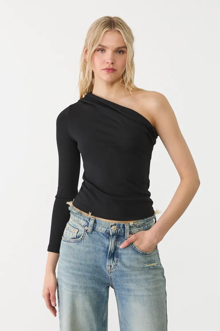 Remera asimétrica de Stradivarius en Remeras para argentina