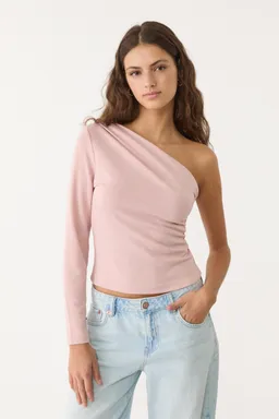 Remera asimétrica de Stradivarius en Remeras para argentina