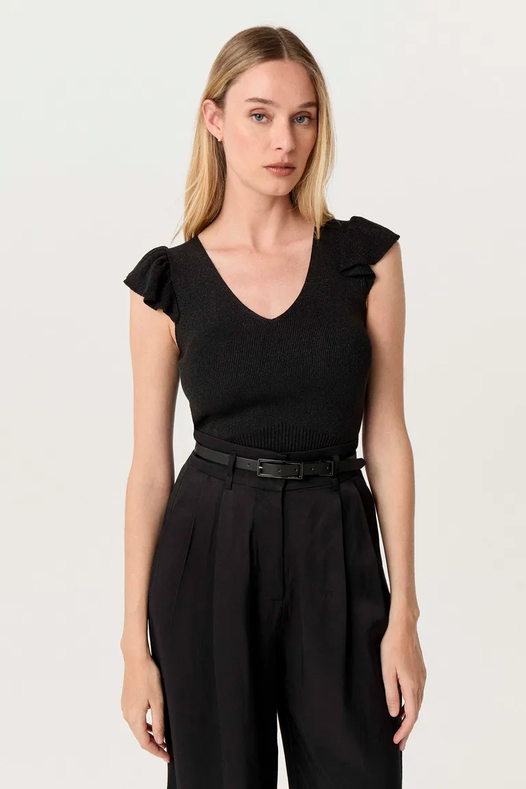 Remera tejida con lurex y volados en los hombros, un diseño elegante y versátil de Markova en Remeras para argentina