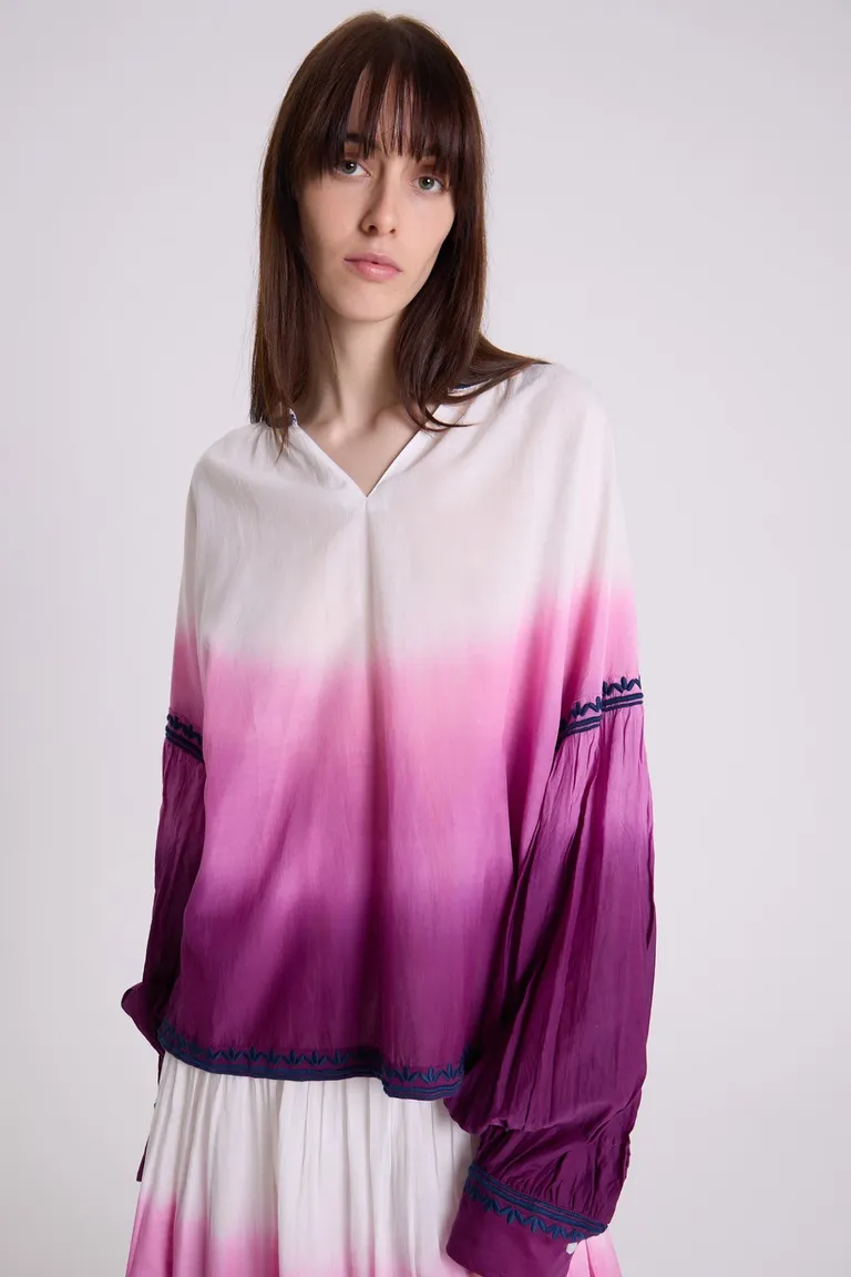 Elegante camisa con mangas abullonadas y escote en V en degradado de tonos rosas de Maria Cher en Camisas para argentina