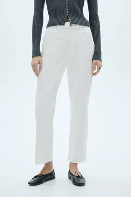 Jeans blancos rectos crop de Mango en Pantalones para argentina
