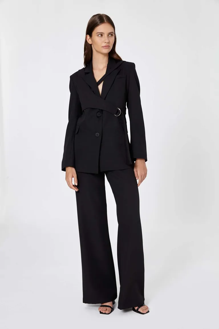 Blazer negro de corte regular con cierre delantero de dos botones de Naíma en Blazers para argentina