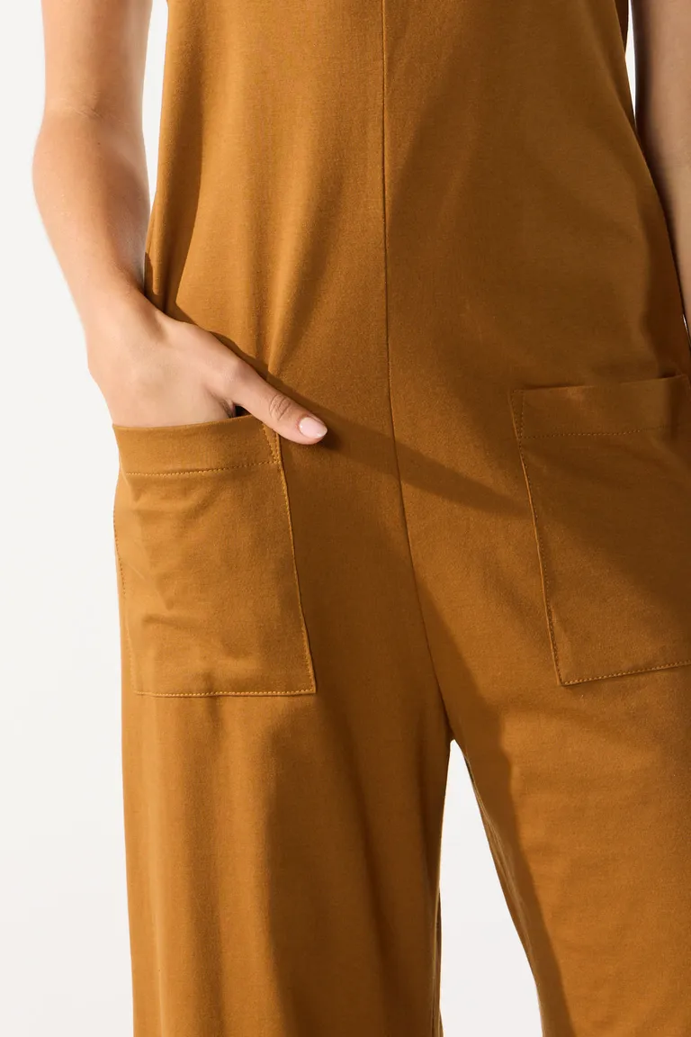 Mono largo de algodón en tono marrón con escote curvo y breteles finos de Cuesta Blanca en Monos para argentina