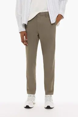 Pantalón chino corte skinny de Lefties en Pantalones para argentina