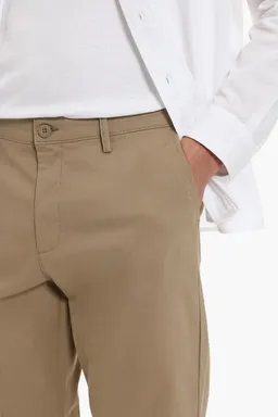 Pantalón chino corte skinny de Lefties en Pantalones para argentina
