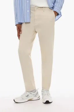 Pantalón chino corte skinny de Lefties en Pantalones para argentina