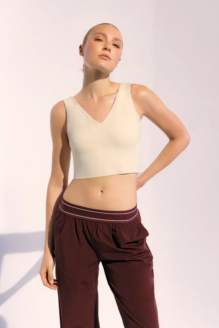 Top deportivo de punto con corpiño interno de red y escote en V de Portsaid en Tops para argentina