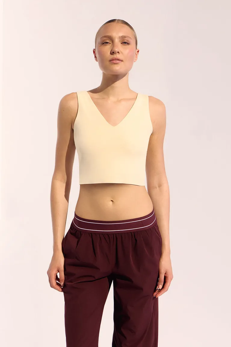 Top deportivo de punto con corpiño interno de red y escote en V de Portsaid en Tops para argentina