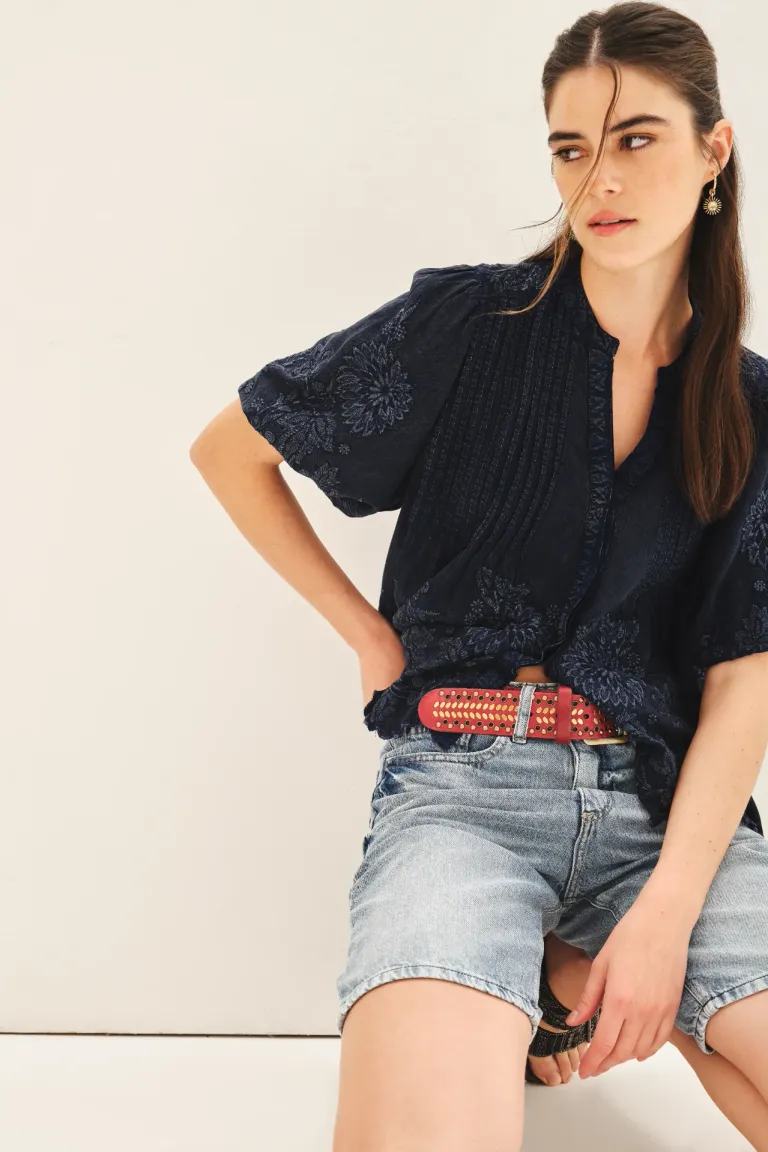 Camisa de corte amplio con bordados en negro - Prenda versátil y de estilo relajado de Rapsodia en Camisas para argentina