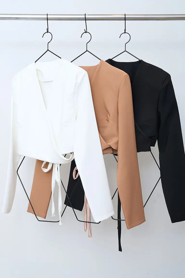 Blusa cruzada elegante de Design Plus en Blusas para argentina