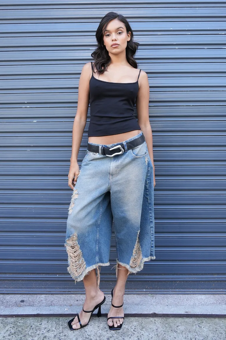 Pantalón jeans lavado y deshilachado con cintura con pasacinto y cierre de botón de Top White en Pantalones para argentina