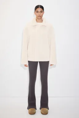 Pantalón acampanado canalé de Mango en Pantalones para argentina
