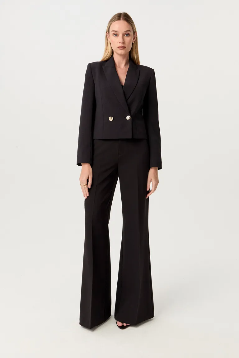 Blazer corto de sastrería elastizada de silueta recta y manga larga de Markova en Blazers para argentina