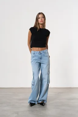 Jean denim cargo alice ancho de Magda en Pantalones para argentina