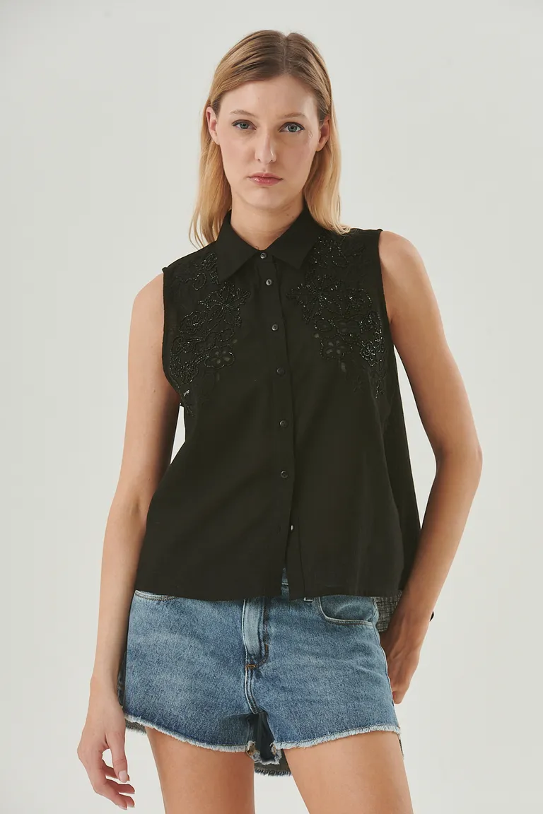 Camisa negra de manga corta con detalles exclusivos para mujer de Sweet en Camisas para argentina