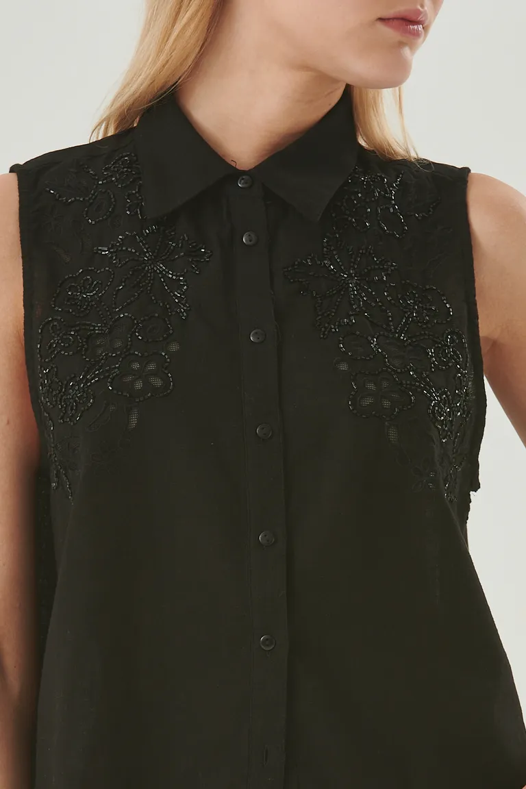 Camisa negra de manga corta con detalles exclusivos para mujer de Sweet en Camisas para argentina