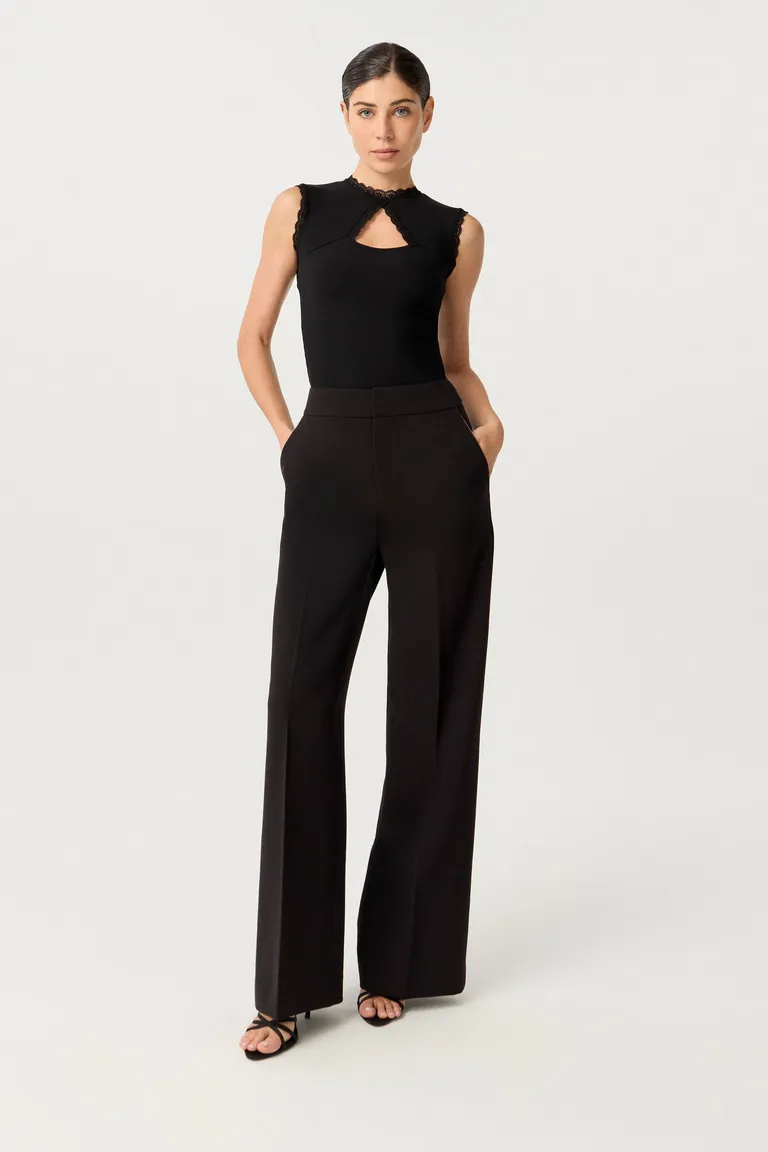 Top de morley premium de calce anatómico con detalles en puntilla de Markova en Tops para argentina