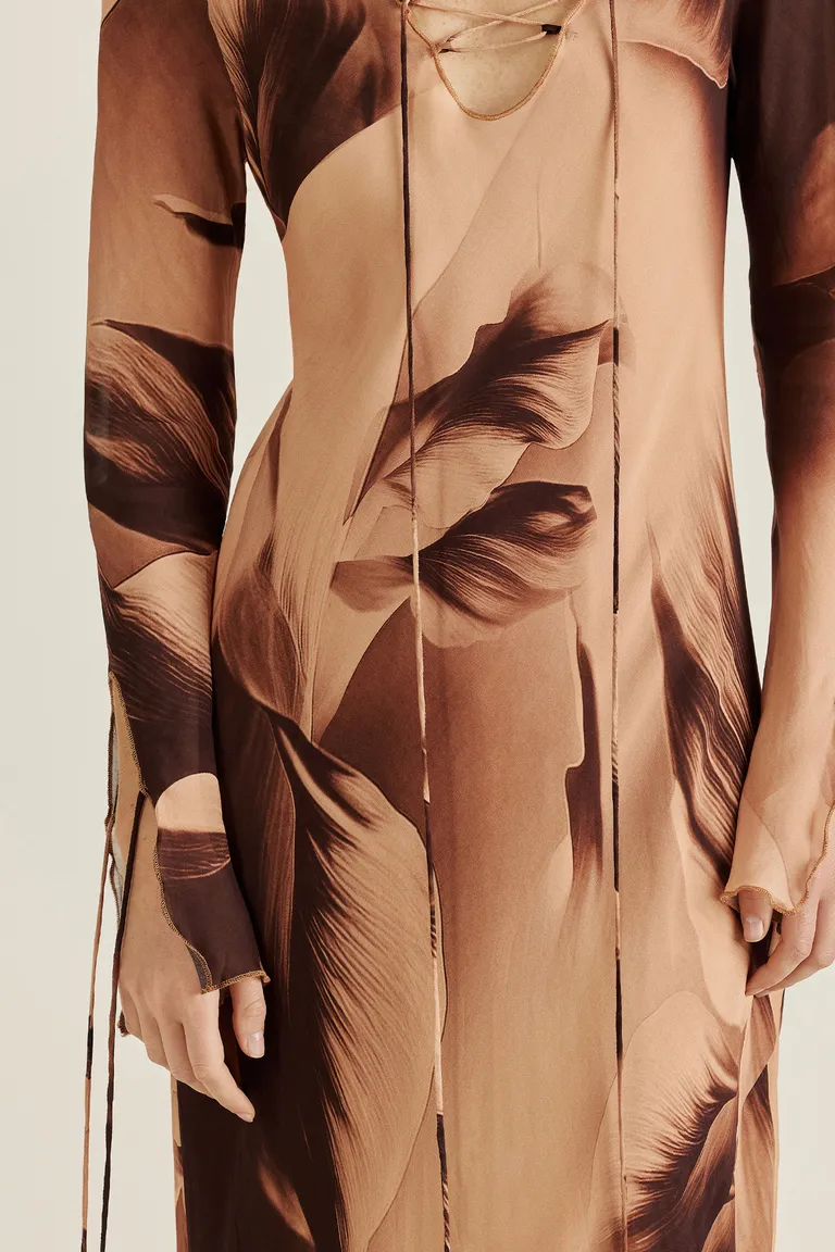 Vestido de gasa estampado con corte al bies y caída fluida de Tucci en Vestidos para argentina