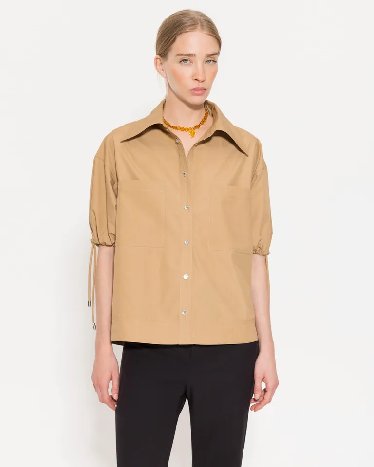 Camisa femenina de corte elegante y cómodo diseño con mangas ajustables de Jazmin Chebar en Camisas para argentina