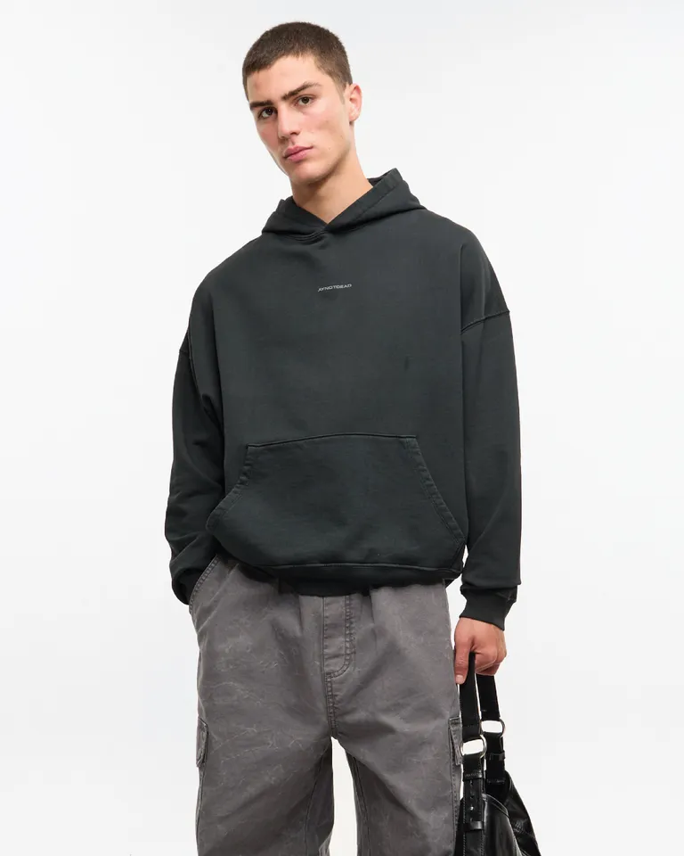 Buzo oversize con capucha y bolsillo canguro en diseño rústico de Ay Not Dead en Buzos y Sweaters para argentina