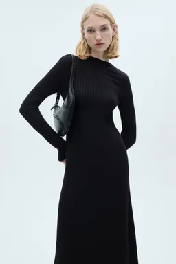 Vestido punto evasé cuello perkins de Mango en Vestidos para argentina