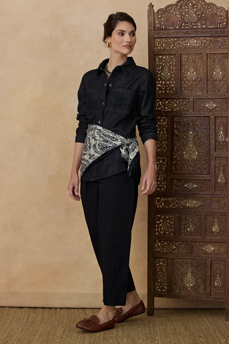 Camisa de manga larga con bordados y calados en un elegante tono oscuro de Indiastyle en Camisas para argentina