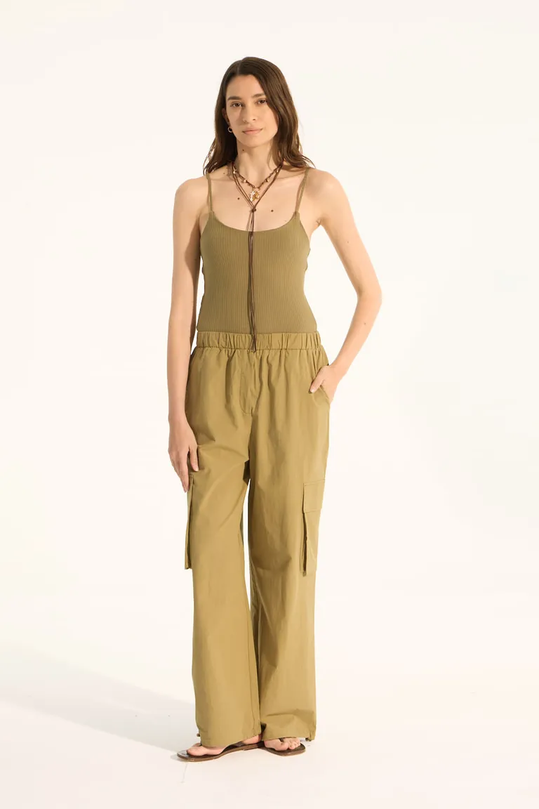 Mono ancho de algodón en tonalidad beige con bolsillos laterales y detalles ajustables de Portsaid en Monos para argentina