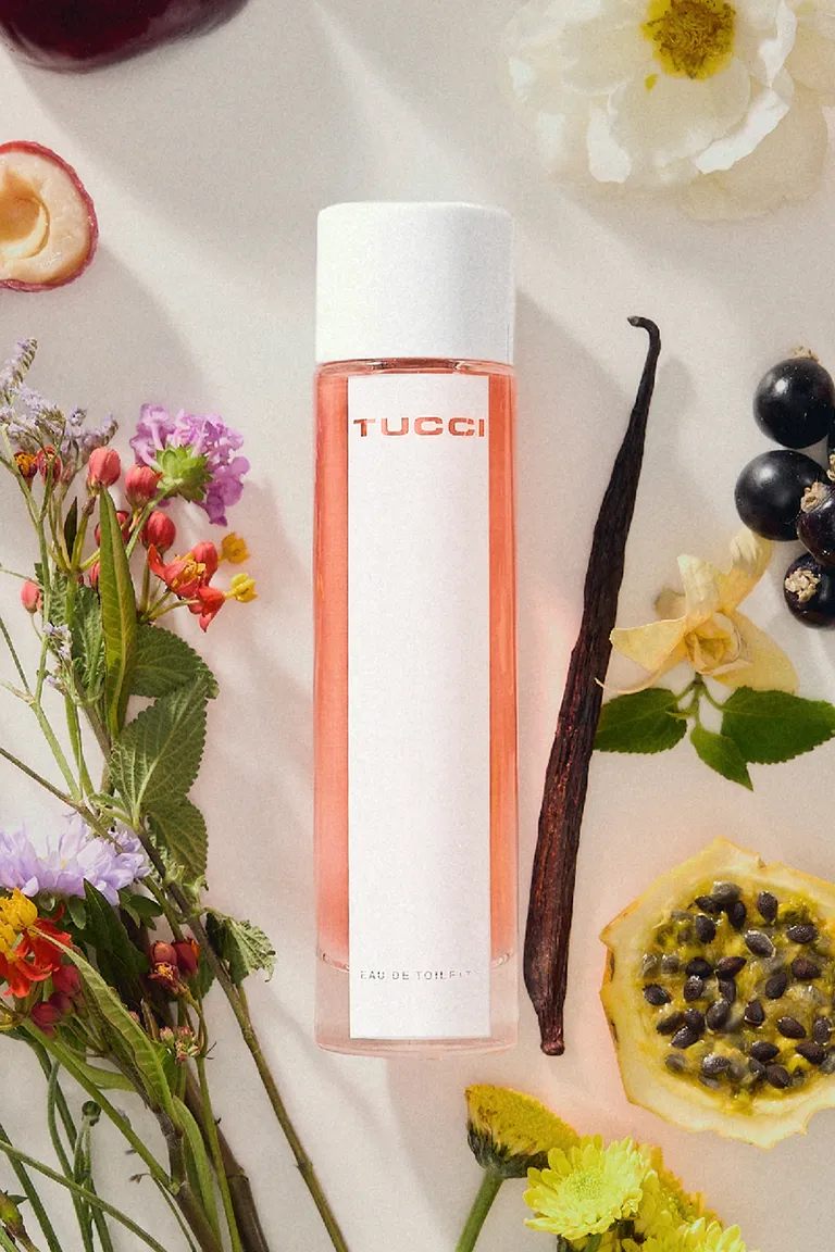 Incanto di fiore: un perfume femenino que evoca la belleza de las calles floridas de la ciudad de Tucci en Fragancias para argentina