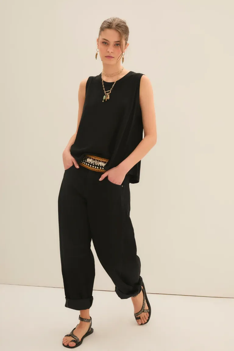 Remera negra de escote cerrado y sisa baja para mujer de Rapsodia en Remeras para argentina